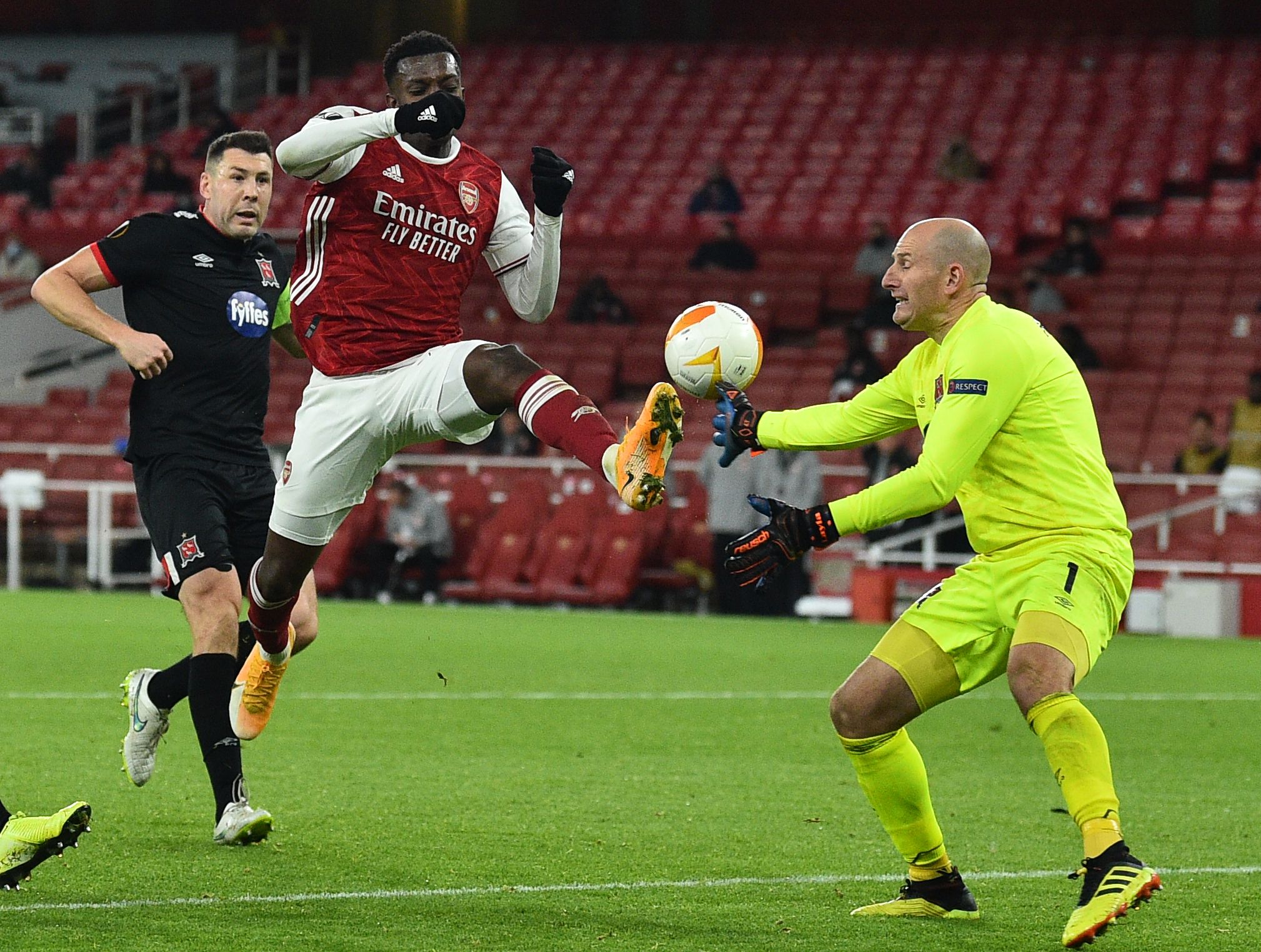 Pertandingan Arsenal melawan Dundalk dalam lanjutan Liga Europa di Stadion Emirates, London, Inggris, Kamis (29/10/2020).