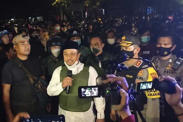 Polrestabes Makassar sudah menangkap 21 orang yang diduga sebagai pelaku anarkis pengrusakan dan pembakar mobil ambulans.