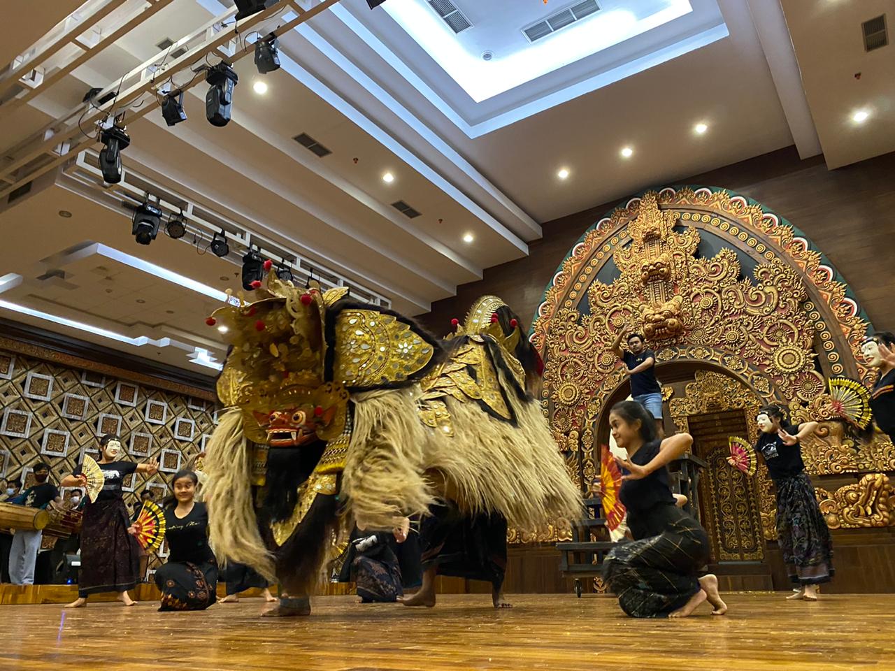 Pelaksanaan Gladi Inagurasi Pembukaan Denpasar Festival ke-13 Tahun 2020, Di Gedung Dharma Negara Alaya, Denpasar, Bali, Kamis (01/10).