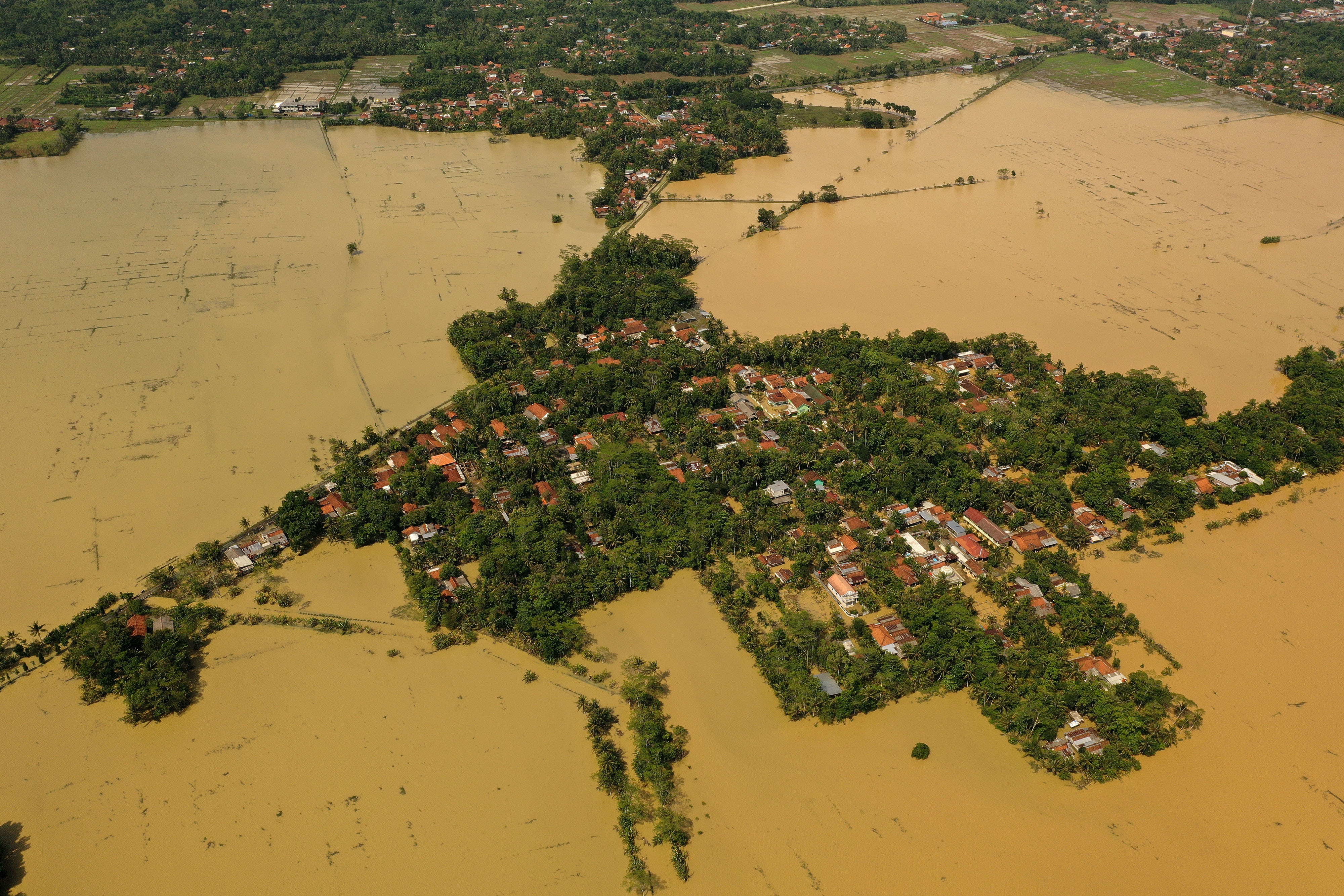 Ribuan Warga Masih Mengungsi Akibat Banjir di Cilacap