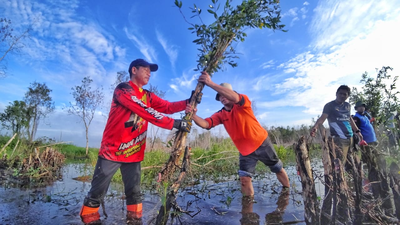 el. Kalsel gencar melakukan kegiatan penanaman pohon yang disebut gerakan revolusi hijau dalam rangka pengembangan sektor pariwisata.