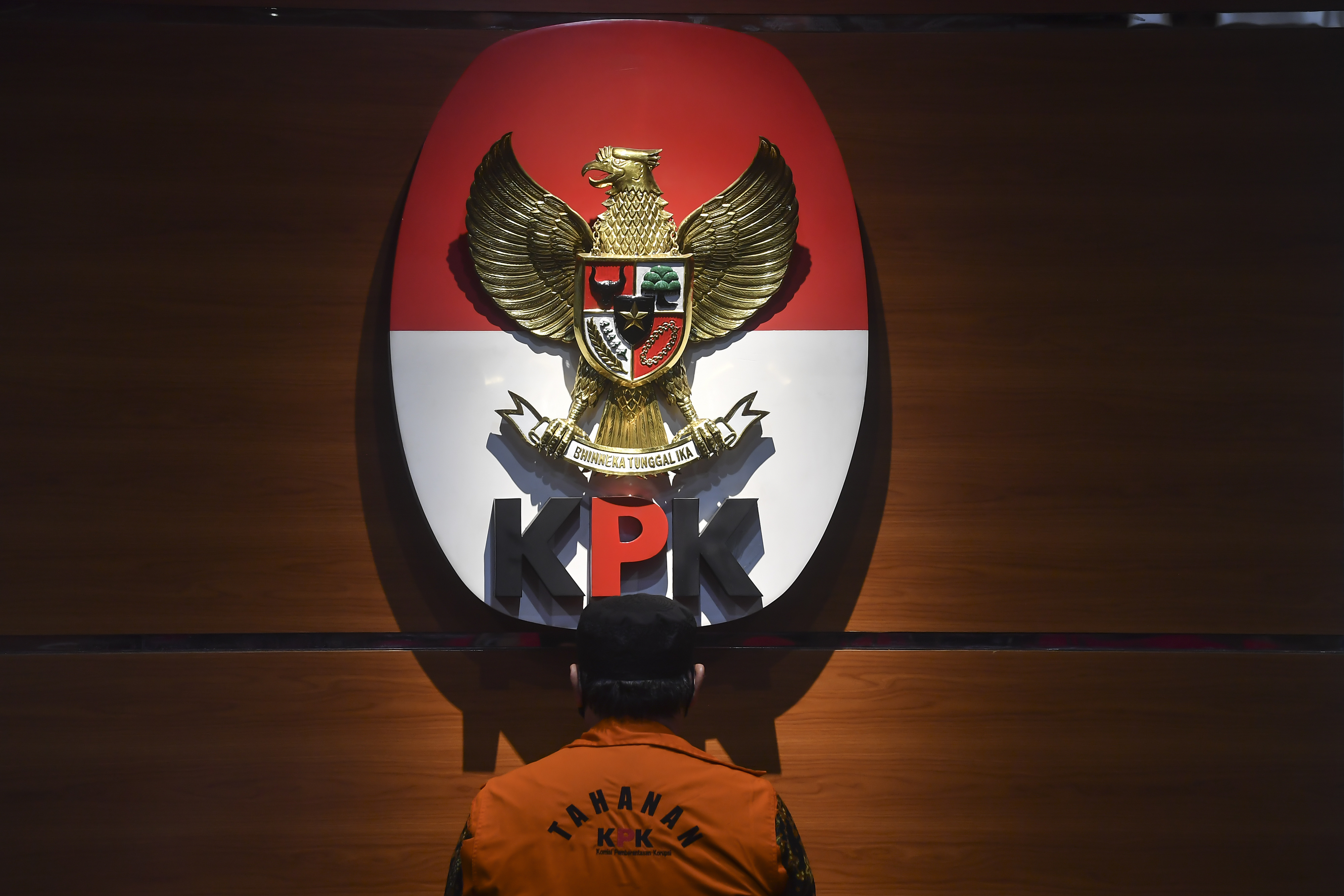 Ilustrasi tersangka kasus korupsi yang dihadirkan dalam konferensi pers di gedung KPK.