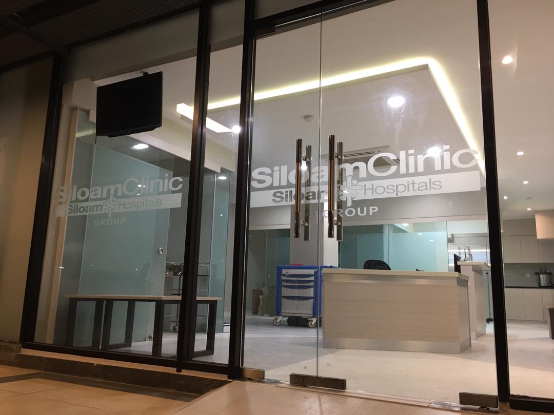 Pemeriksaan covid-19 makin dimudahkan dengan banyaknya klinik yang menyediakan layanan rapid tes dan swab tes.