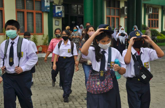 Sekolah tatap muka pertama di SMPN 1 Kota Padangpanjang, Sumatra Barat, Kamis (13/8/2020)
