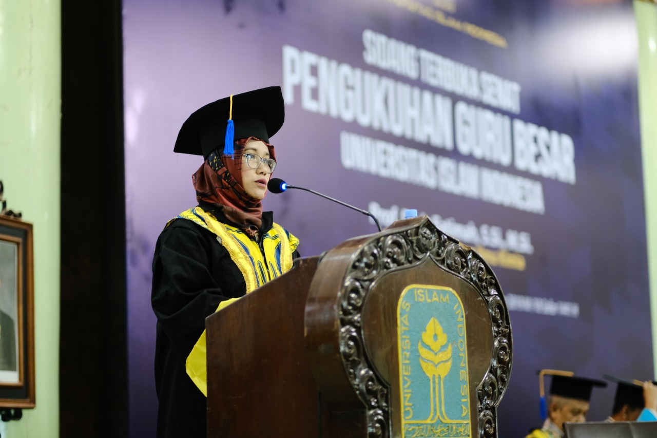 Guru Besar Universitas Islam Indonesia, Prof Dr Is Fatimah, S.Si., M.Si.