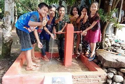 Tambang Emas Martabe Serahkan Sarana Air Bersih ke Warga Desa Batuhoring