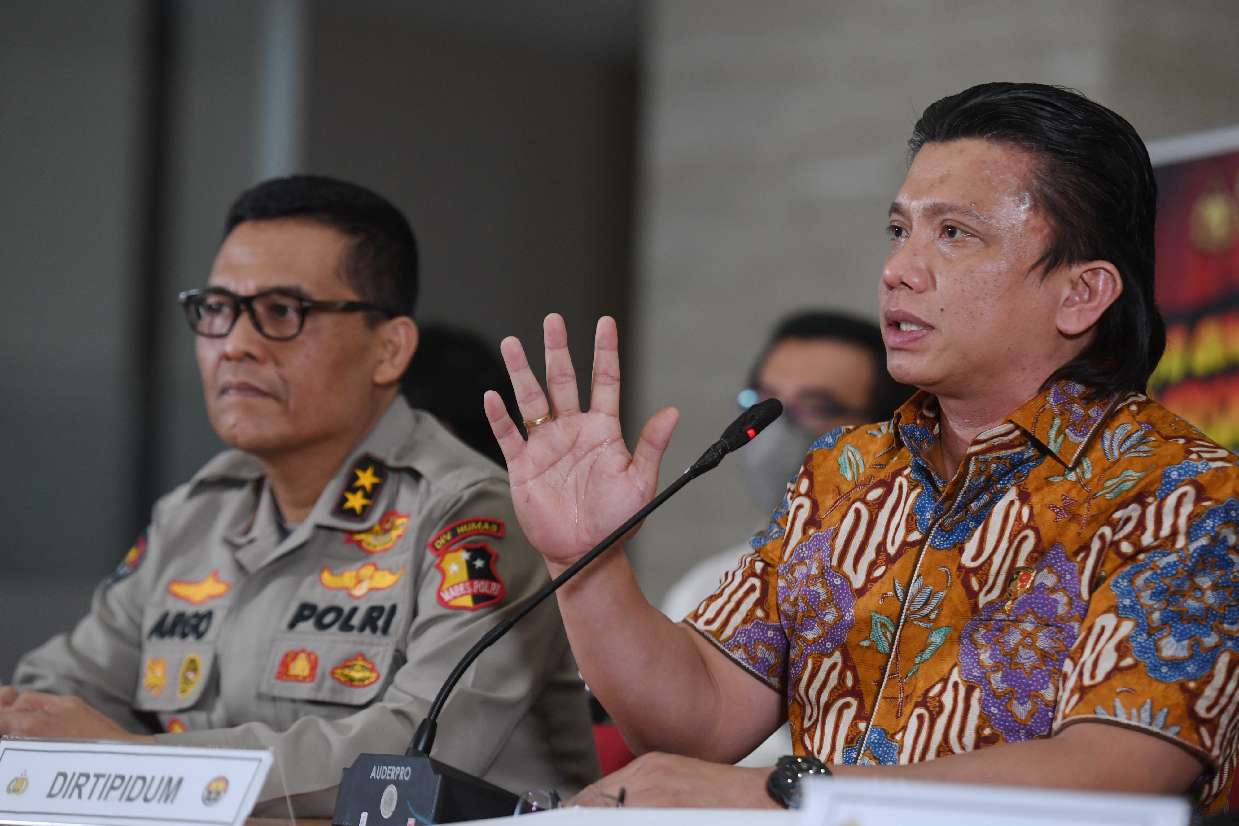  Dirtipidum Bareskrim Polri Brigjen Ferdy Sambo (kanan) 