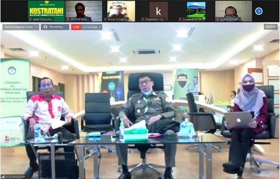 Kepala BPPSDMP Kementan, Dedi Nursyamsi (tengah) dan pimpinan DPP Perhiptani (kiri). 