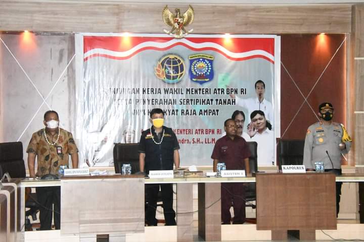 Kunjungan kerja Wamen Agraria dan Tata Ruang, Surya Tjandra ke Raja Ampat, Jumat (20/11/2020)