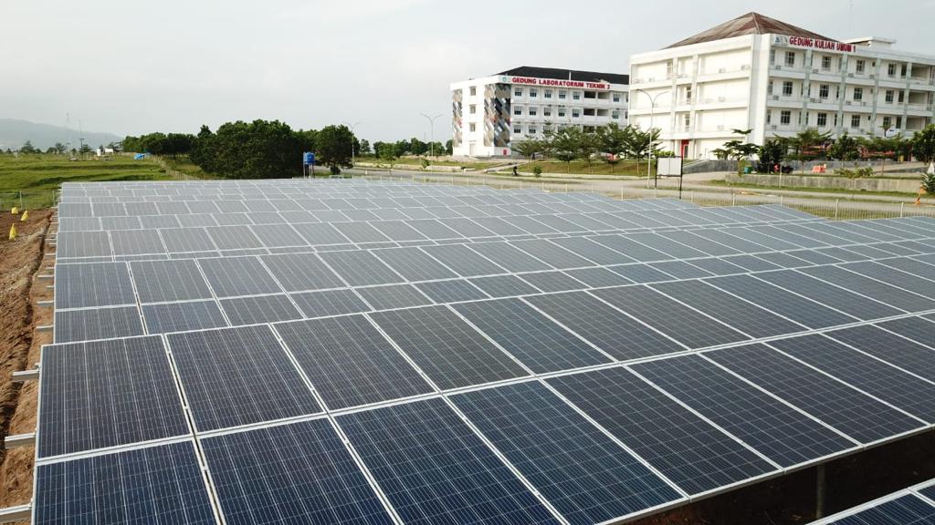 Salah satu panel surya untuk perkantoran.