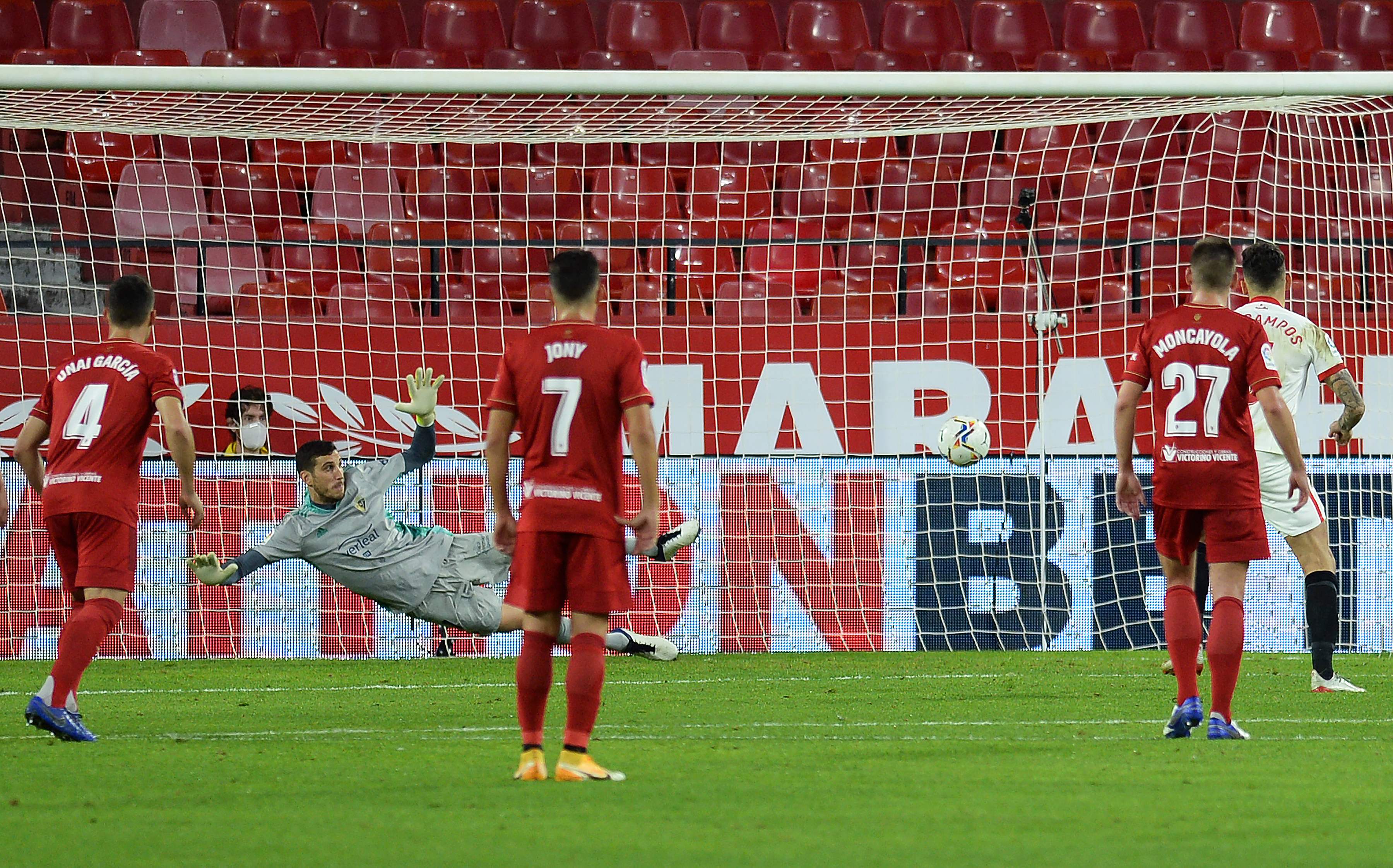 Gol semata wayang yang dicetak Pemain Tengah Sevilla Ocampos