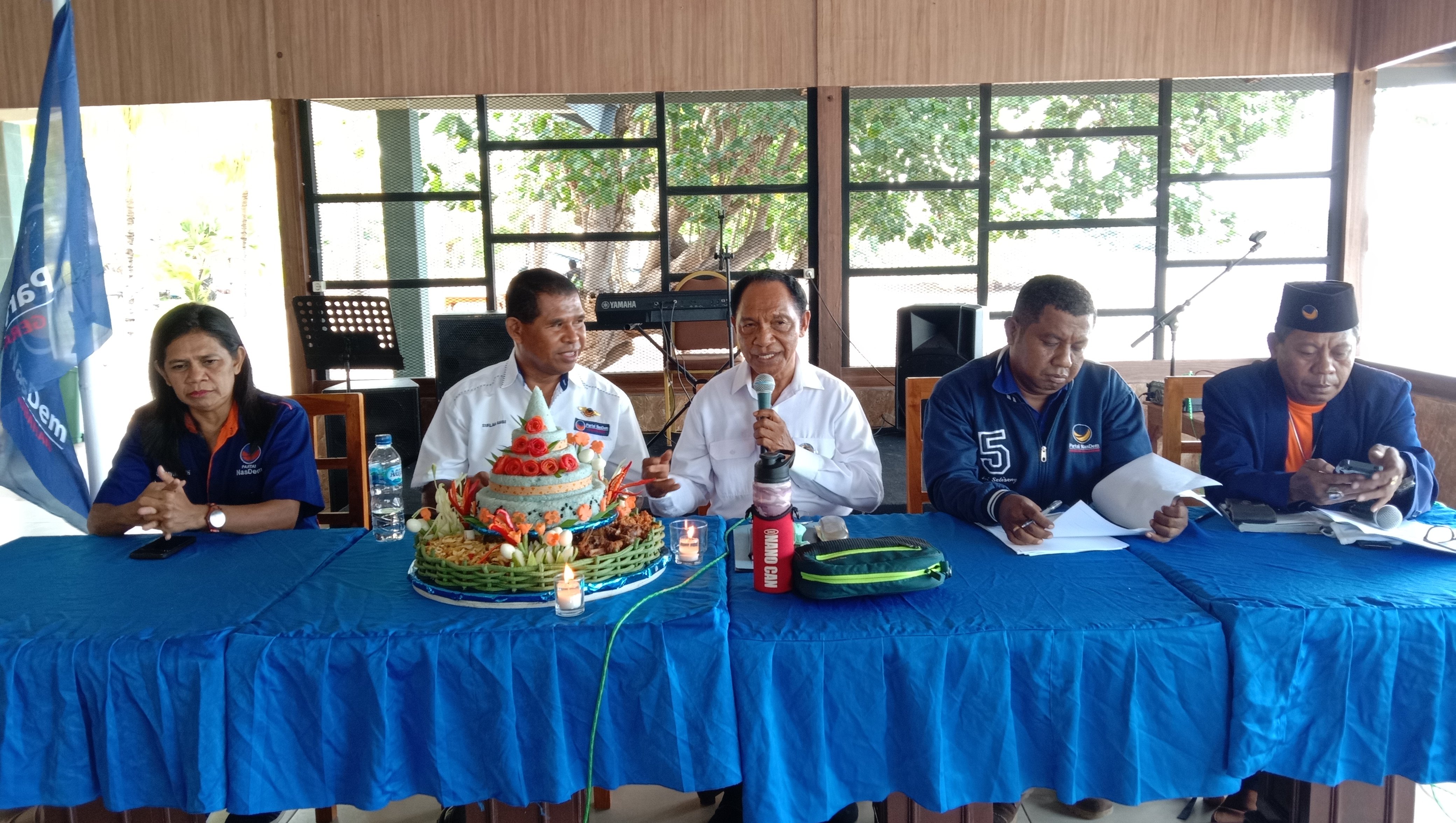 Wakil Bupati Sikka, Romanus Woga terpilih sebagai Ketua DPD Partai NasDem Kabupaten Sikka periode  2020-2024.