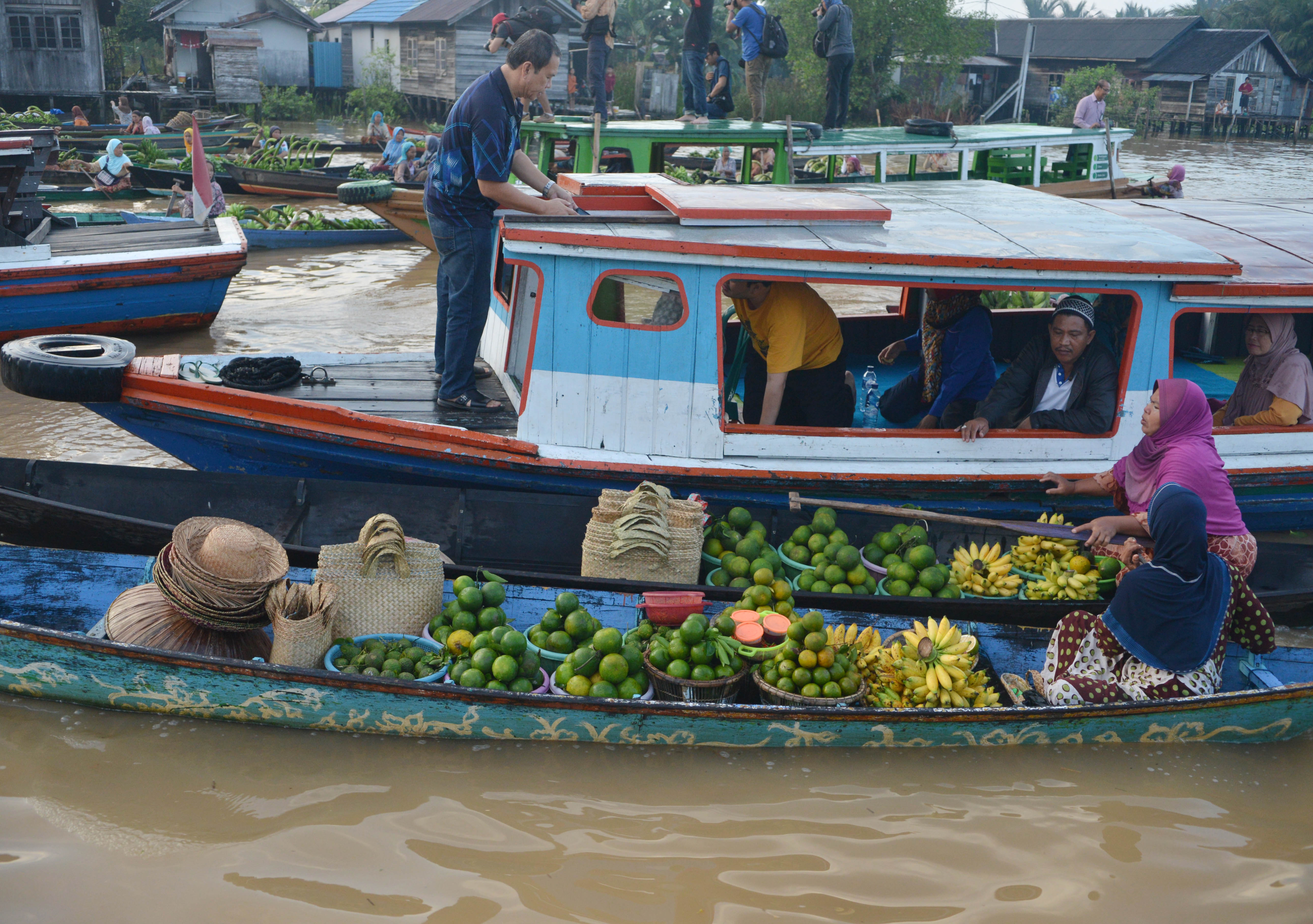 Geliat pedang di Sungai Barito, Kalsel. Bank Kalsel siap menyalurkan dana PEN jadi kredit Rp1 triliun