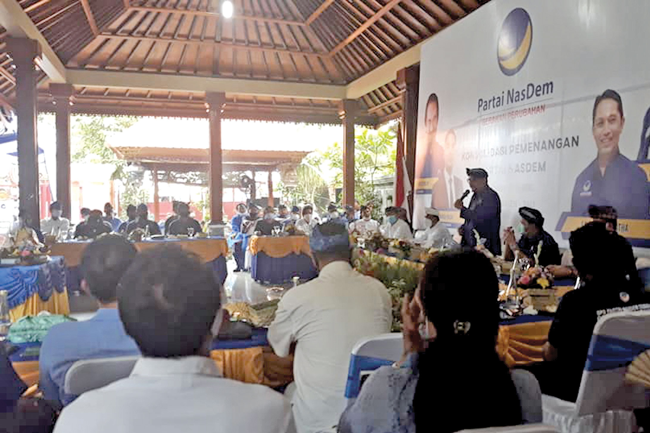 Sekretaris Jenderal Badan Advokasi Hukum (Bahu) Partai NasDem Reginaldo Sultan memberikan pengarahan dalam acara Konsolidasi Pemenangan  