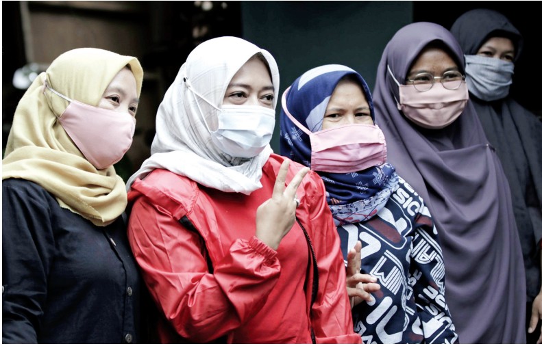 Calon Bupati Bandung Yena Rohaniah Iskandar (kedua dari kiri) saat melakukan safari politik jelang Pemilihan Bupati Bandung 2020.