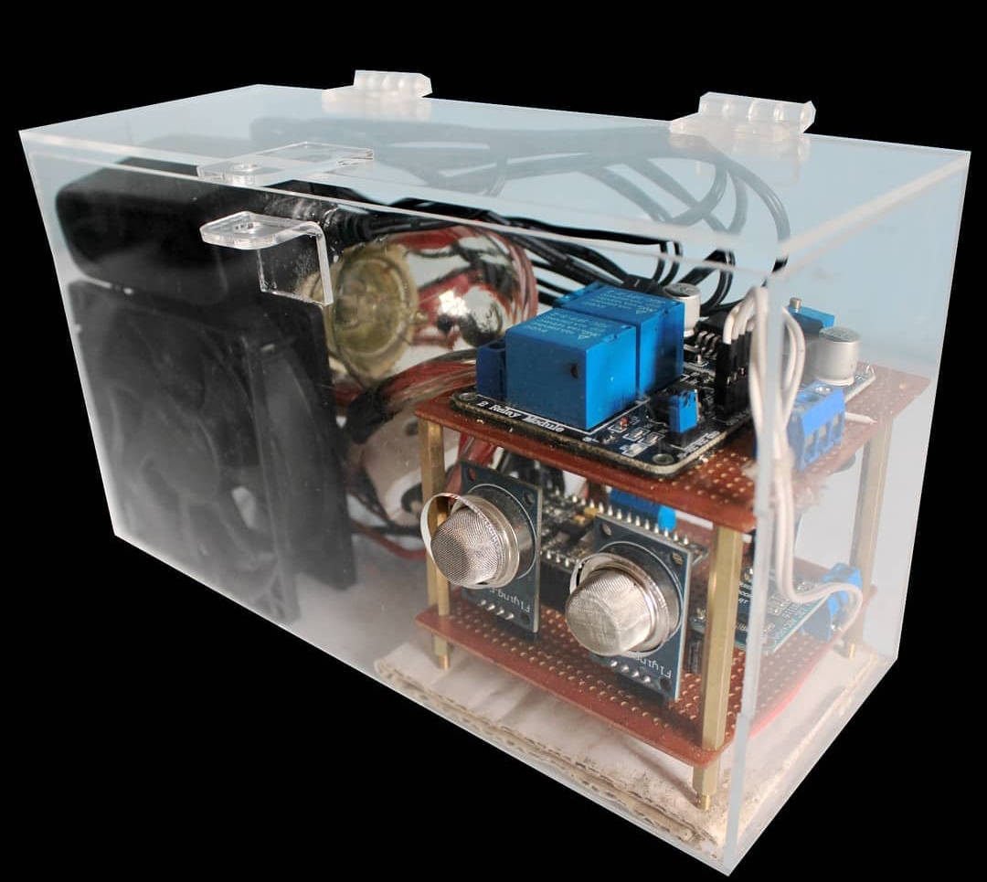 Inovasi berupa kandang ayam pintar karya Irgi Rahdansyah dan Muhammad Kaka Chadafi Fauji dari MTs Negeri 1 Malang, Jawa Timur. 