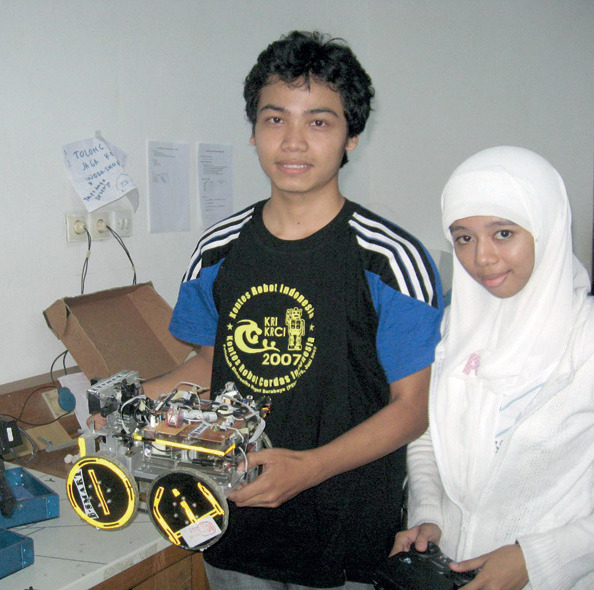 M Afriyal Muttaqien dan Septia Fatria Nenty mahasiswa semester 6 Politeknik Banjarmasin.