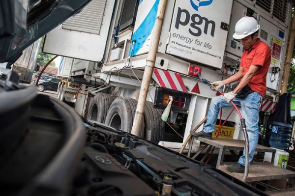 Aktivitas kerja di PT Perusahaan Gas Negara Tbk (PGN). 