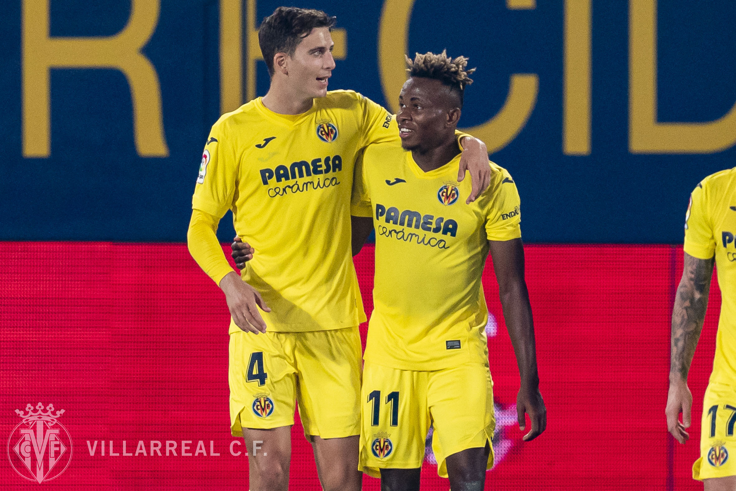 Duet pencetak gol Villarreal dalam laga melawan Real Valladolid, Pau Torres (kiri) dan Samuel Chukwuezze.