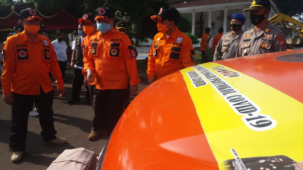 Pjs Bupati Cianjur, Jawa Barat, Dudi Sudrajat Abdurachmin, memeriksa personel gabungan berikut perlengkapan, Rabu (11/11)