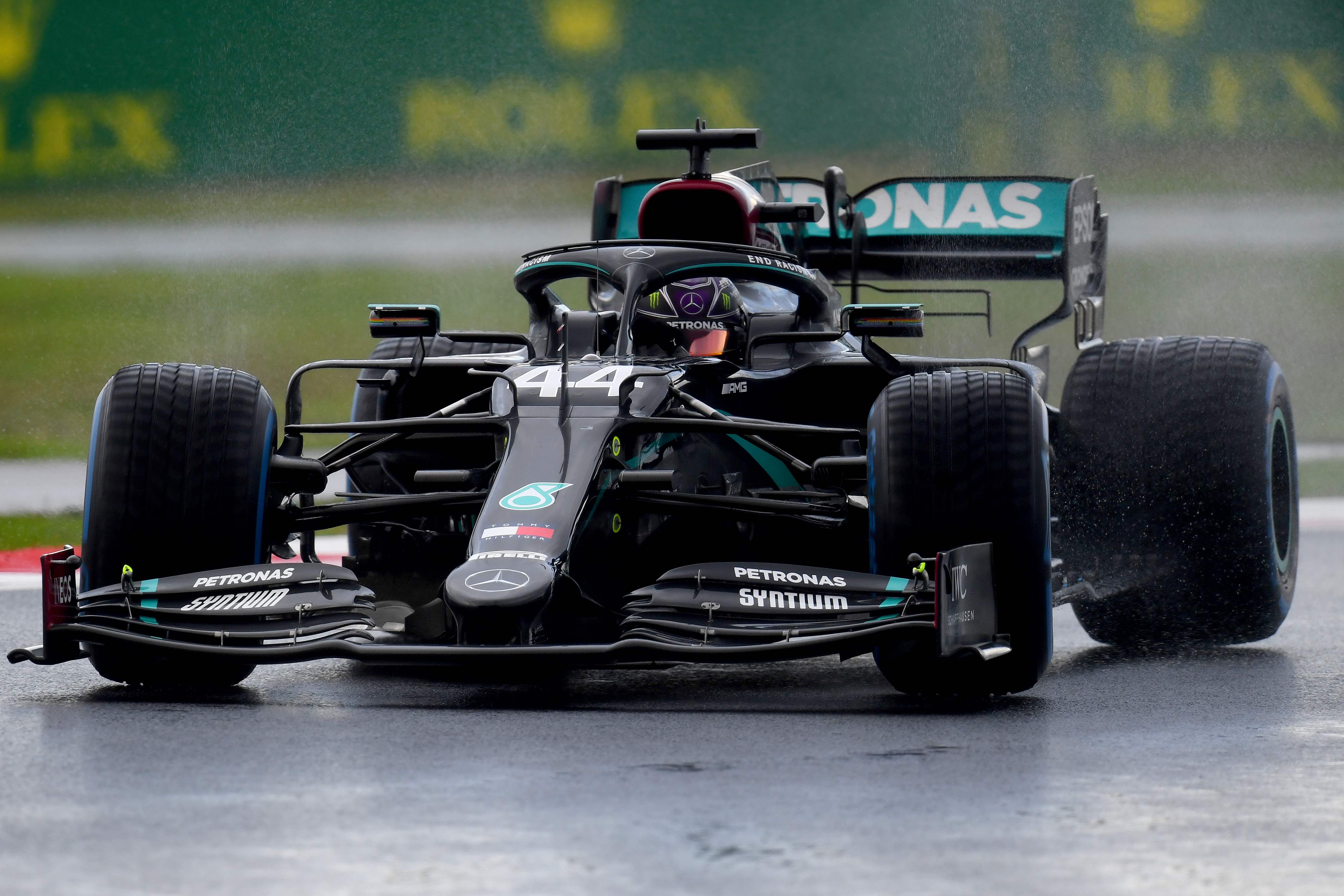 Pembalap Mercedes Lewis Hamilton
