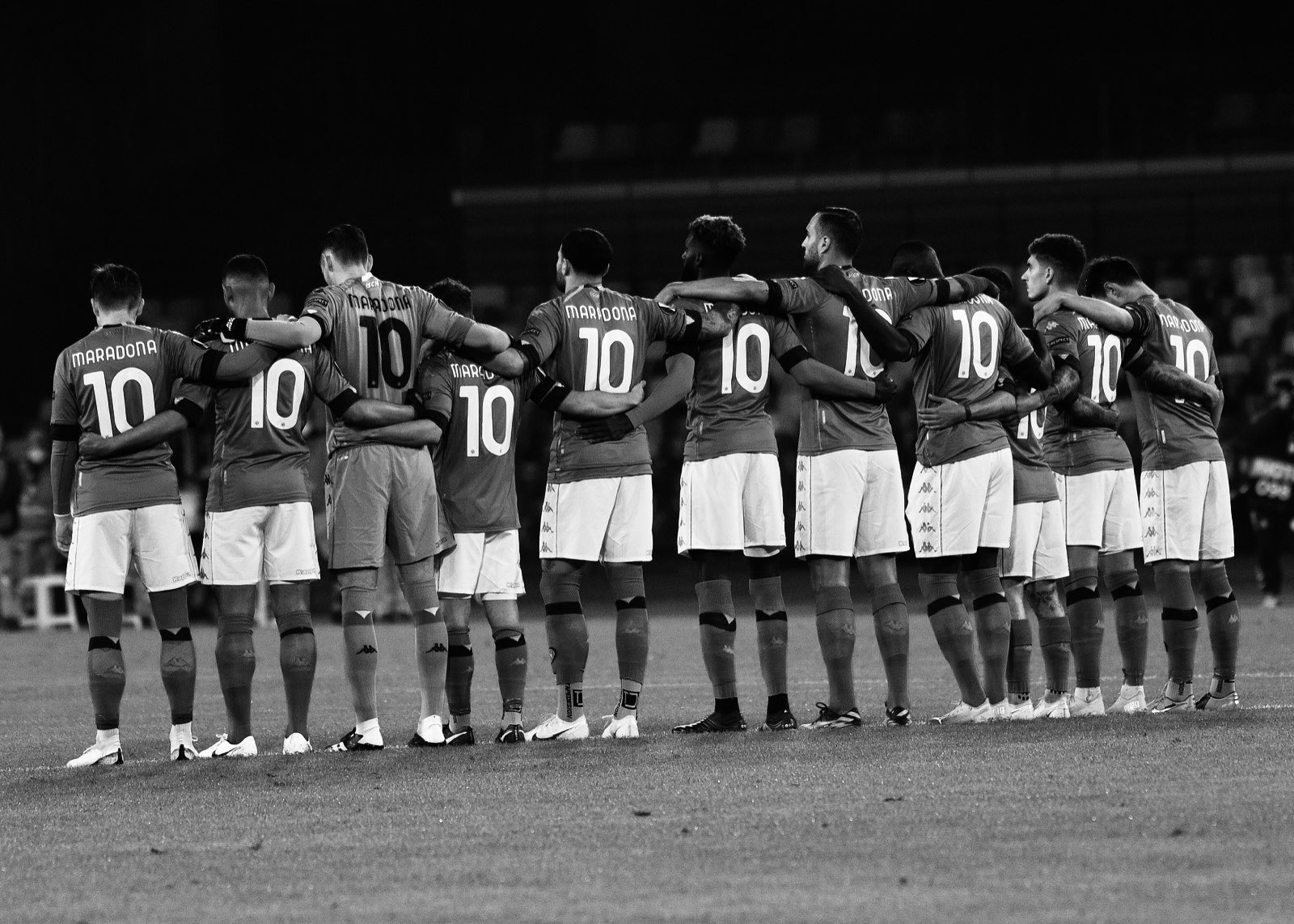 Kenang Maradona, Para Pemain Napoli Pakai Jersey Nomor 10