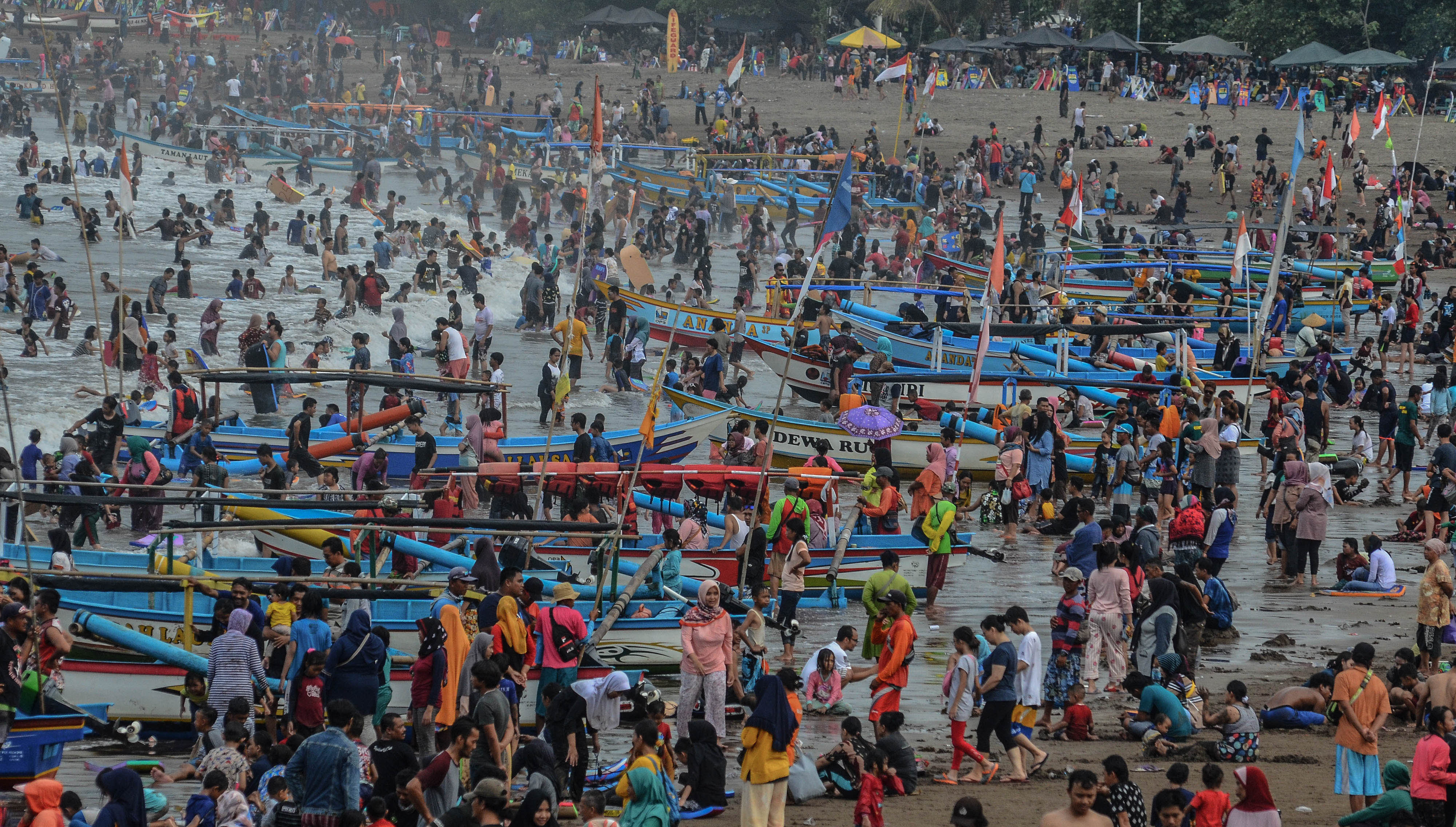 Suasana pantai Pangandaran saat libur awal tahun 2020, pada libur panjang awal November 2020 sepi.