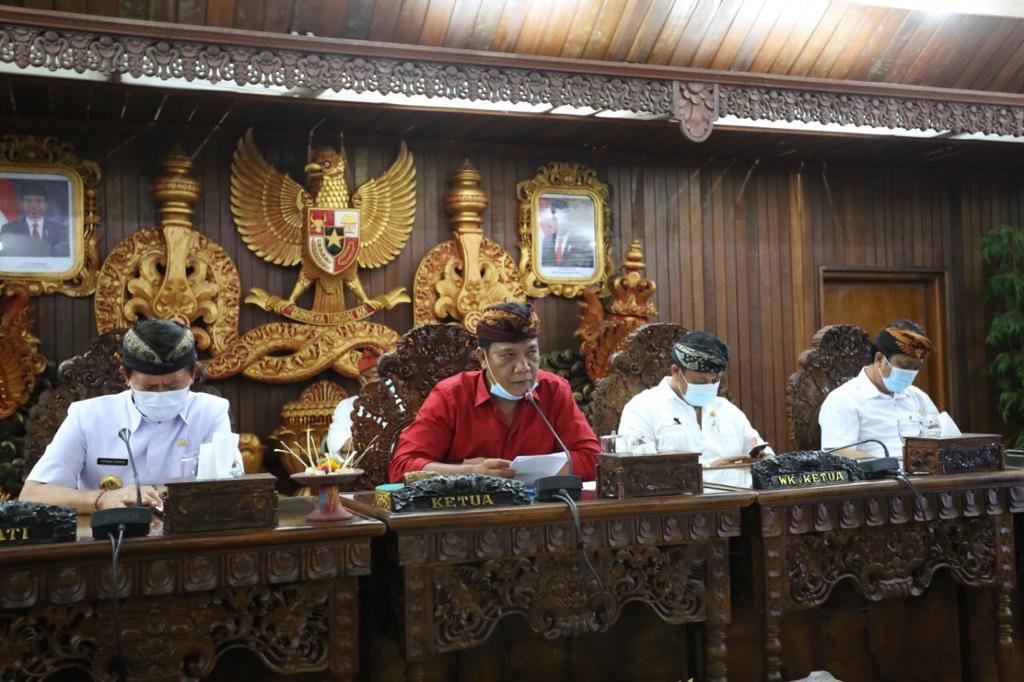 Sidang paripurna penyampaian Ranperda APBD Induk tahun 2021 Kabupaten Klungkung, Bali.  Selasa (10/11).