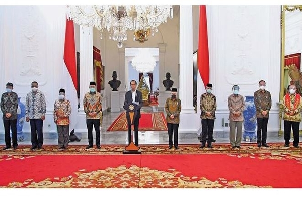 Presiden Joko Widodo, Wapres Ma’ruf Amin dan perwakilan antarumat beragama menyampaikan pernyataan sikap di Istana Merdeka, Jakarta, kemarin
