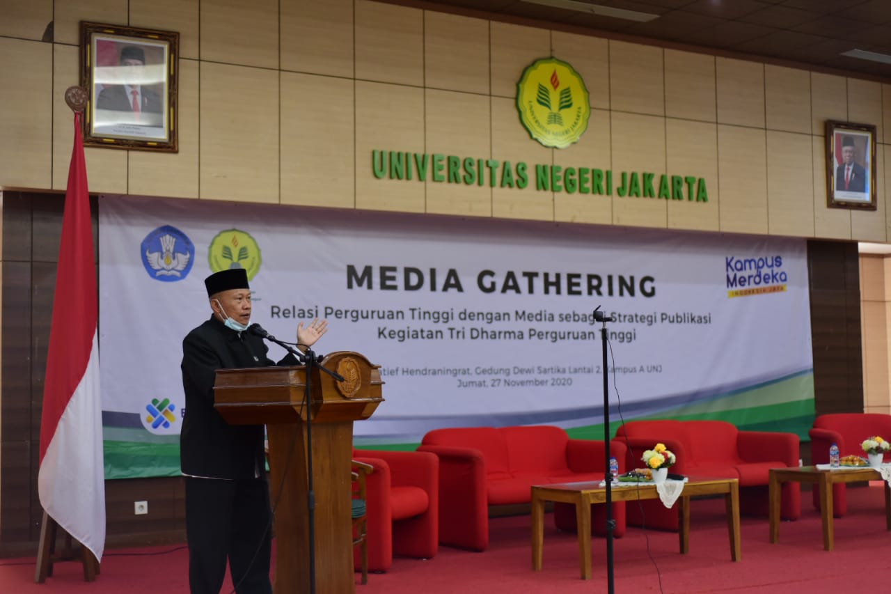Rektor Universitas Negeri Jakarta, Komarudin.