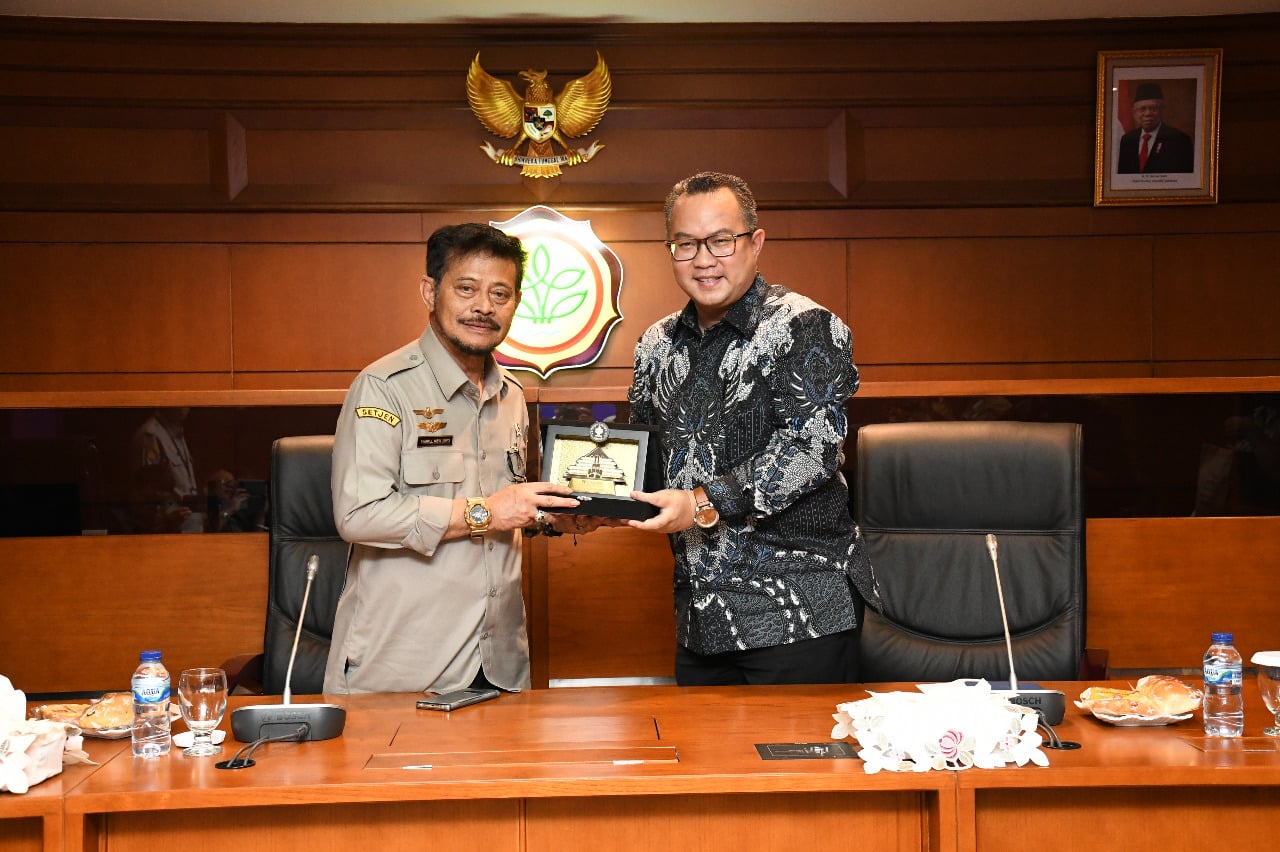 Mentan SYL (kiri) dan Rektor IPB Prof Arif Satria.