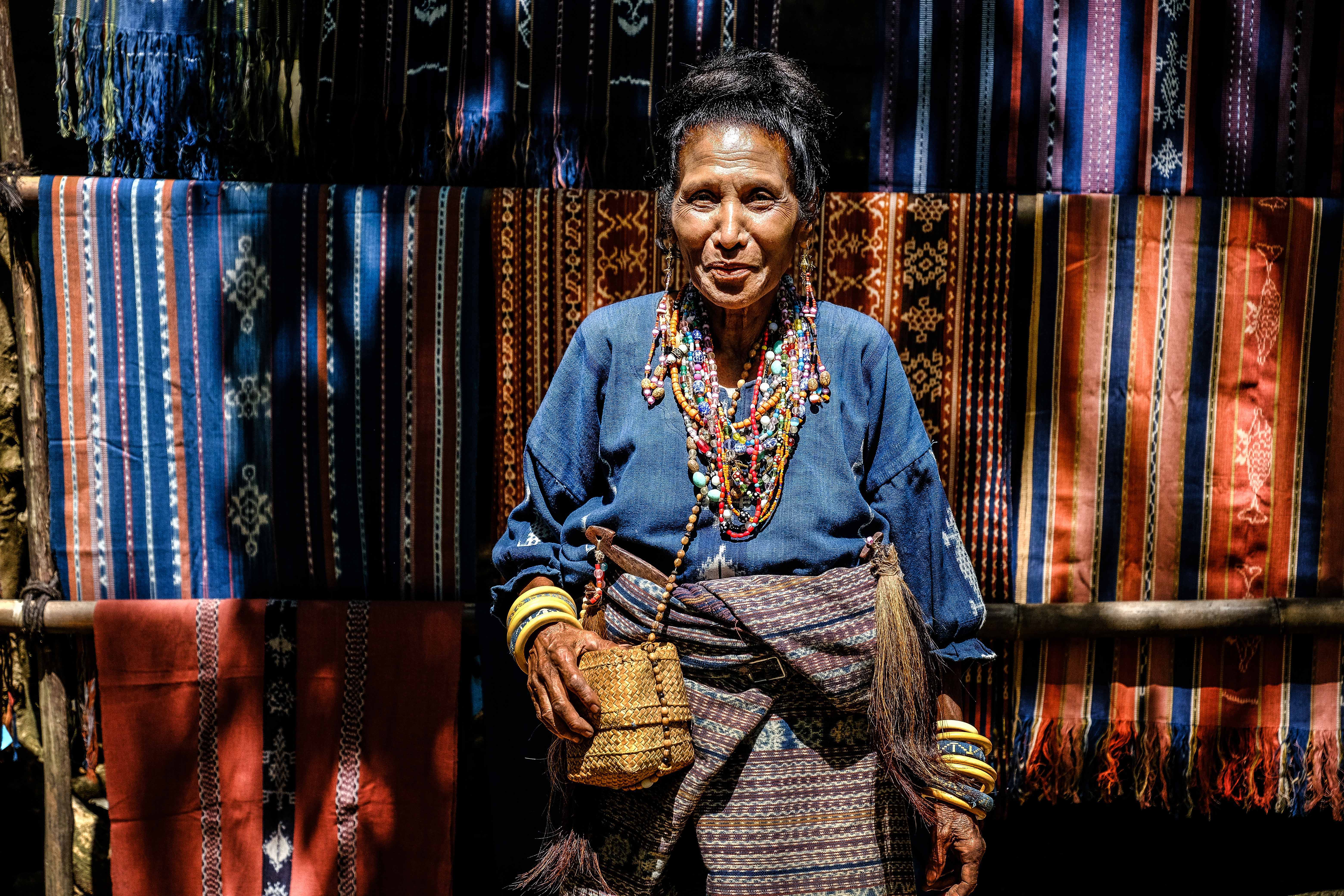 Potret penenun Bliran Sina.