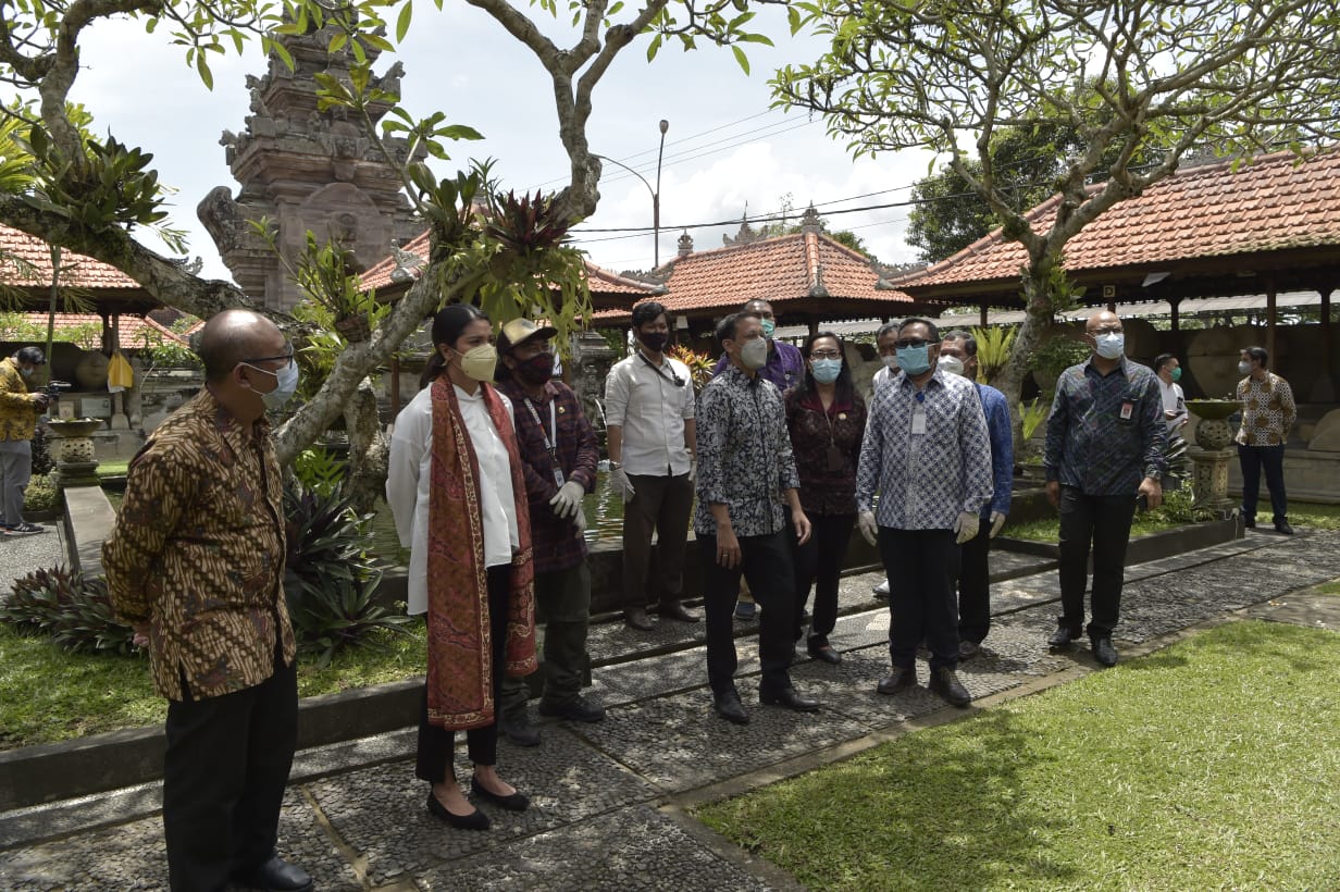 Mendikbud Nadiem Makarim saat kunjungan kerja ke Bali.