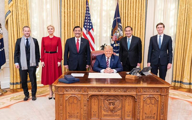 Menko Marinves RI Luhut Pandjaitan, Ivanka Trump Penasihat Senior Presiden Trump Ivanka Trump, dan CEO US IDFC Adam Bohler.  