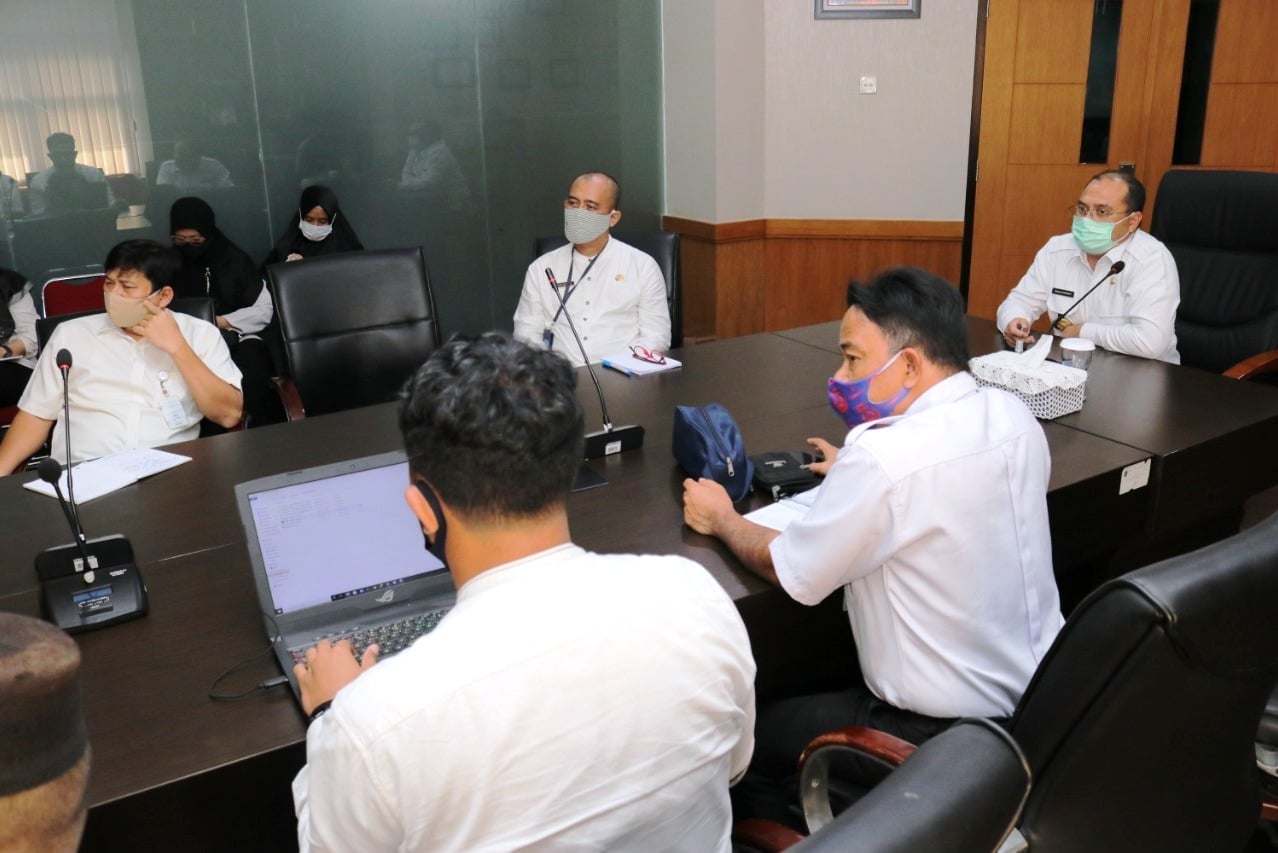 Gubernur Babel Erzaldi Rosman (kanan).