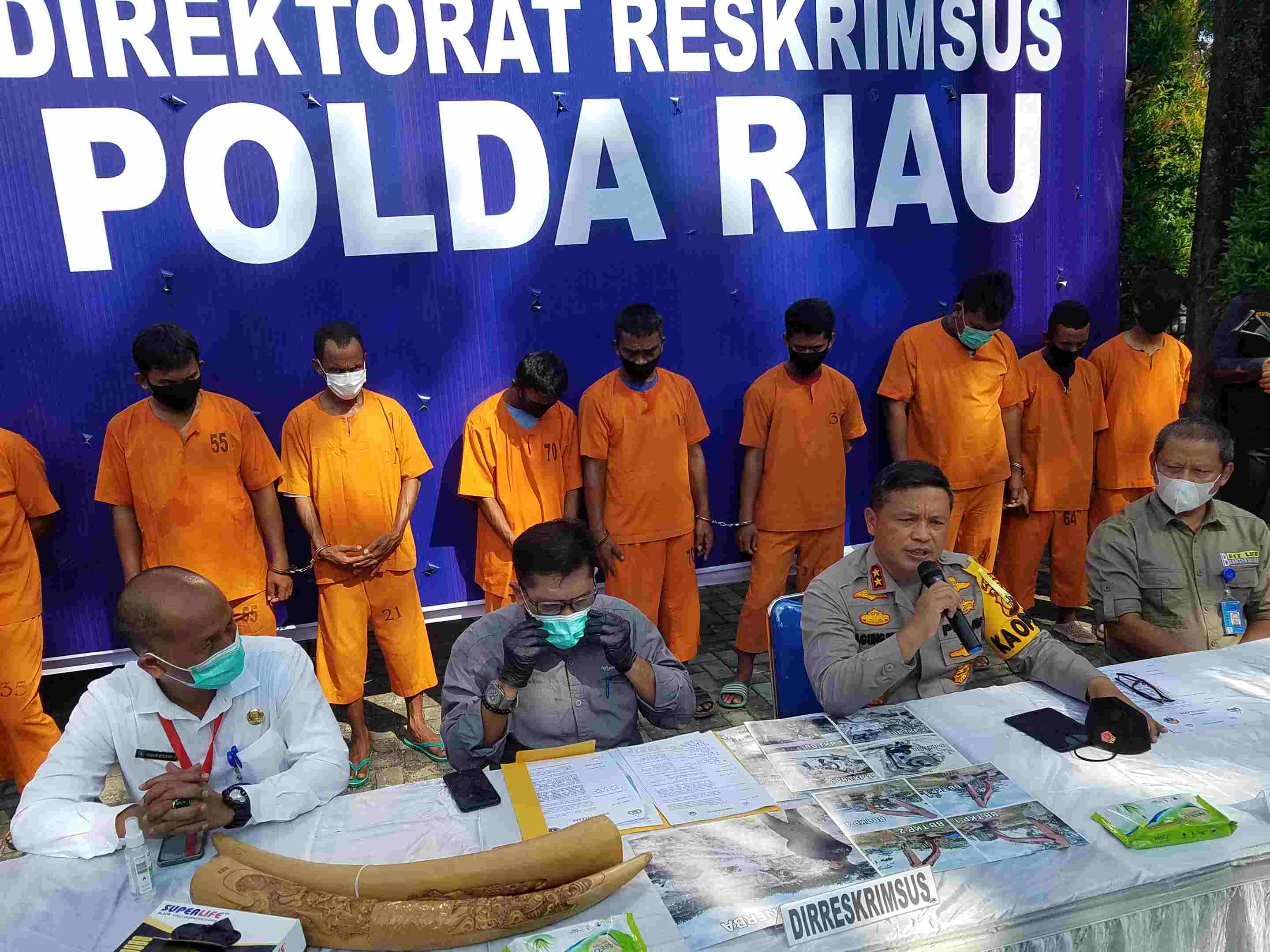 Polda Riau menangkap 10 penambang pasir ilegal di Bengkalis karena merusak lingkungan sekitarnya.