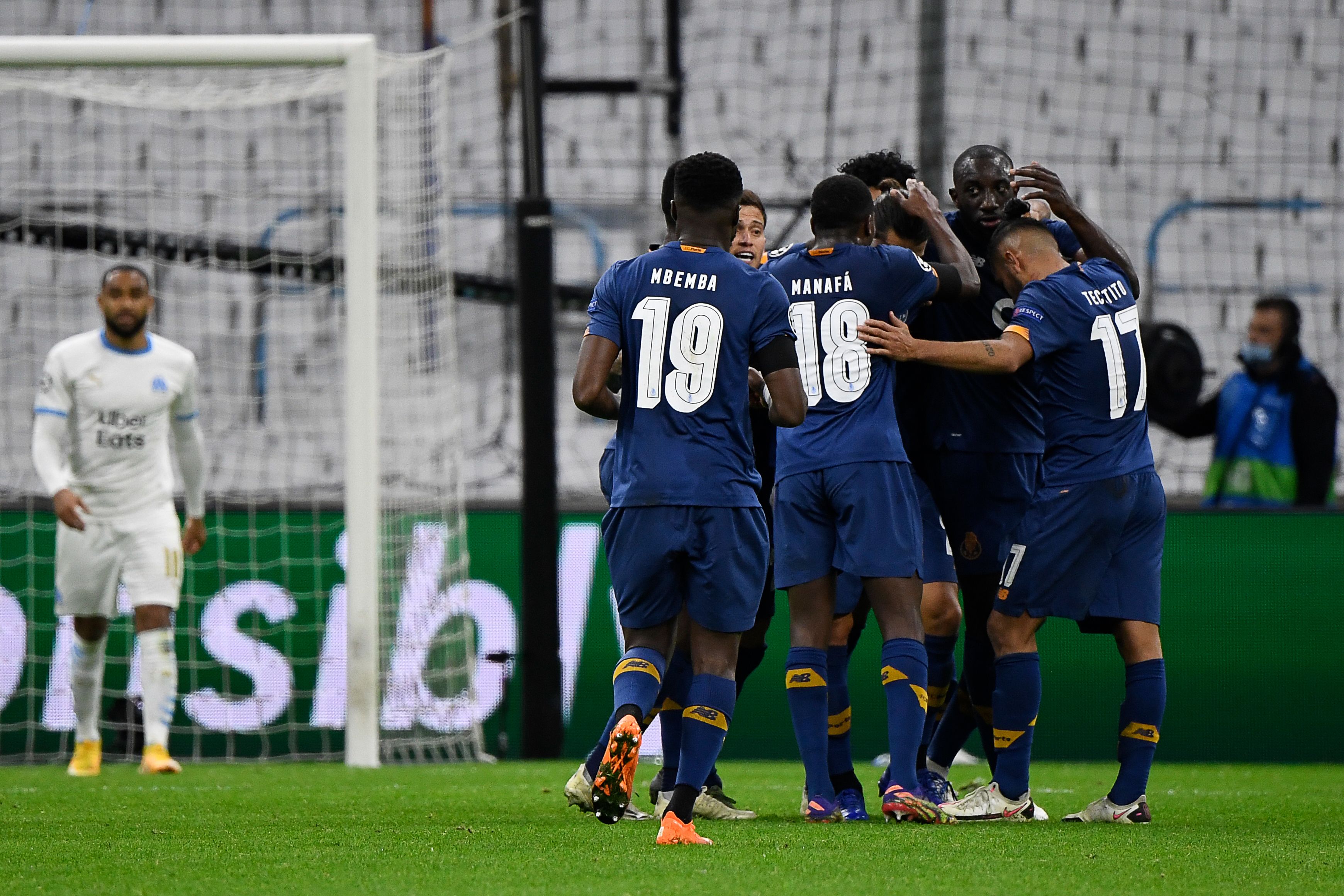 Pemain FC P:orto melakukan selebrasi usai mencetak gol ke gawang Marseille di laga Liga Champions.
