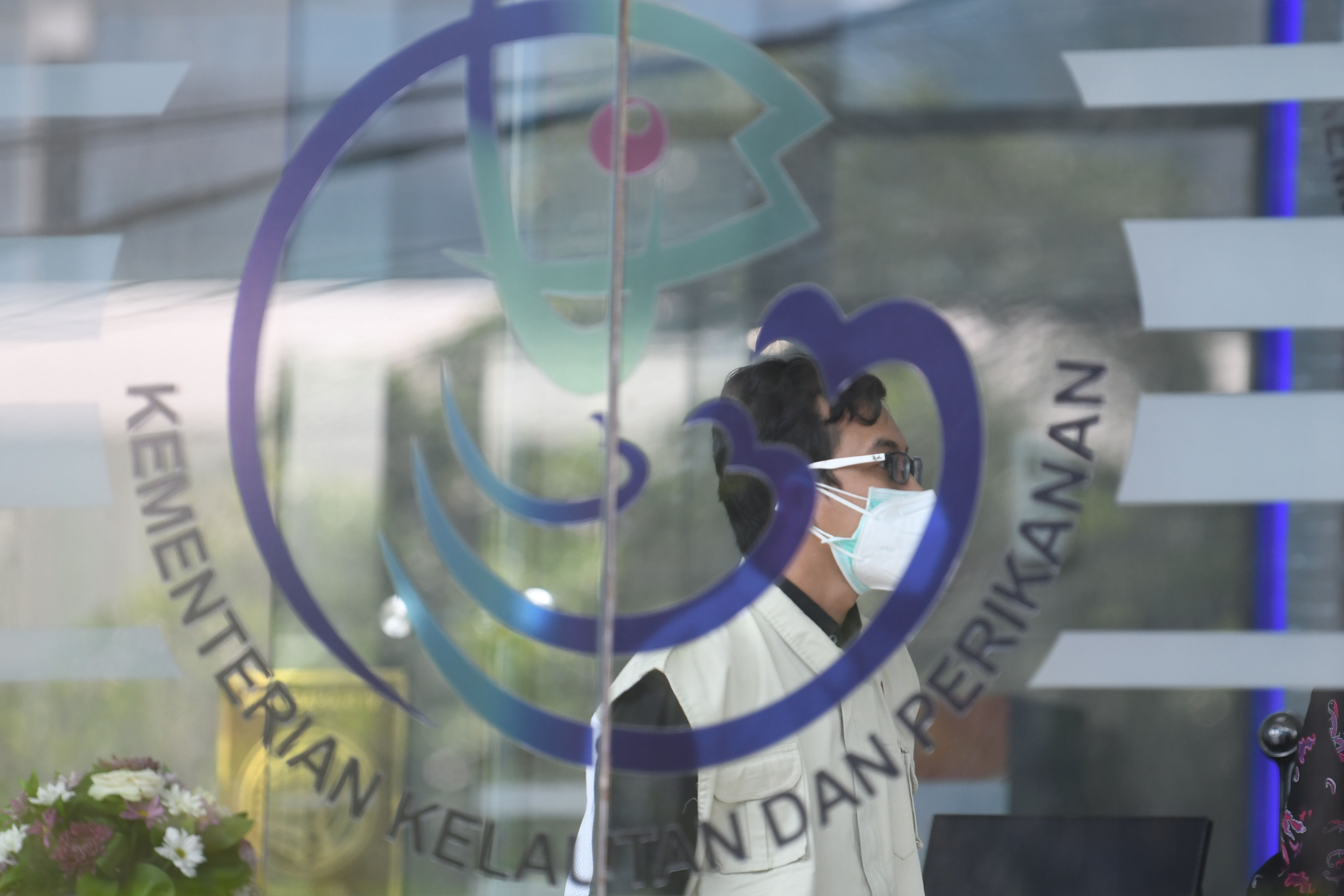 KPK GELEDAH KANTOR KEMENTERIAN KELAUTAN DAN PERIKANAN