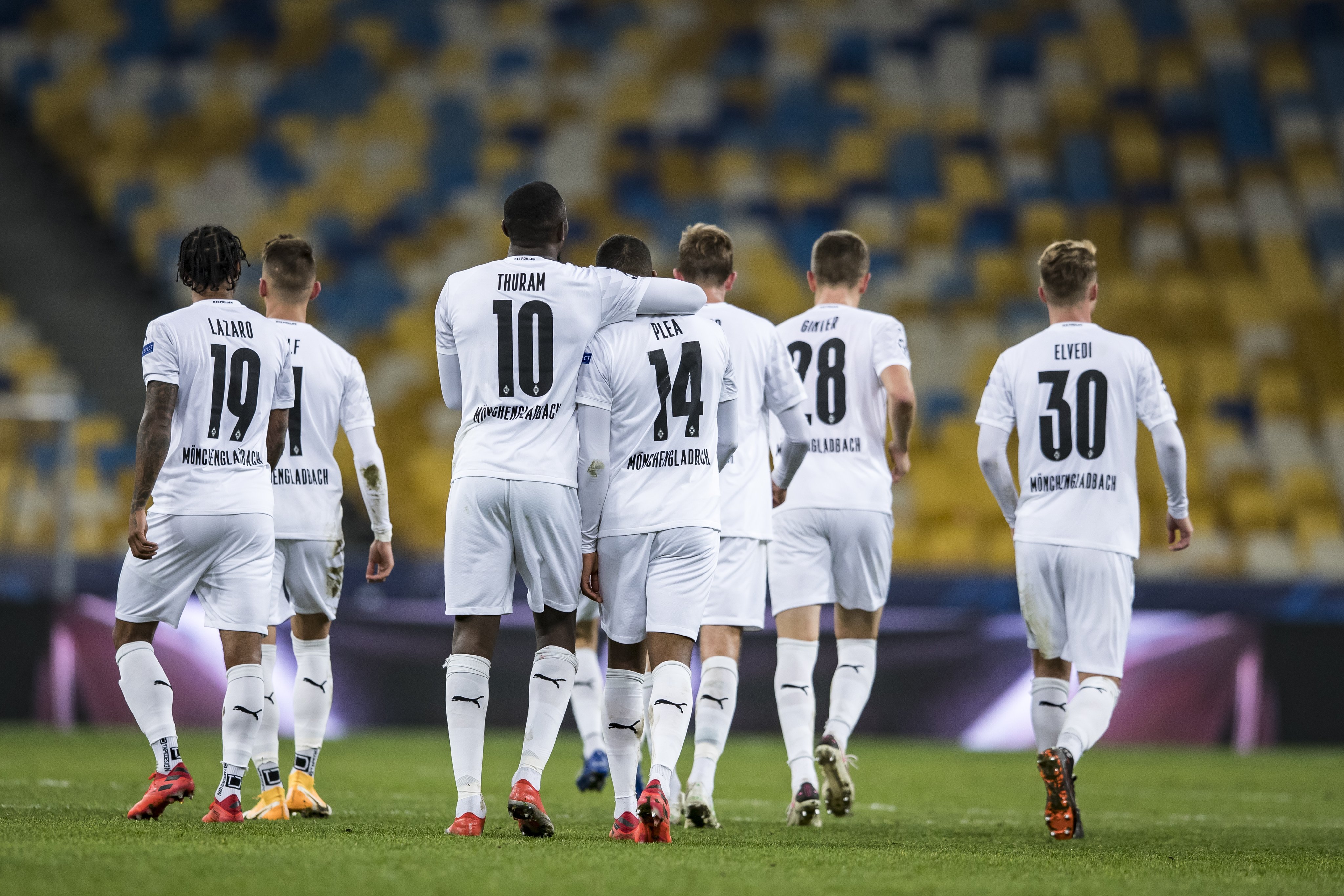 Para pemain Borussia Moenchengladbach melakukan selebrasi usai mencetak gol ke gawang Shakhtar Donetsk di laga Liga Champions.