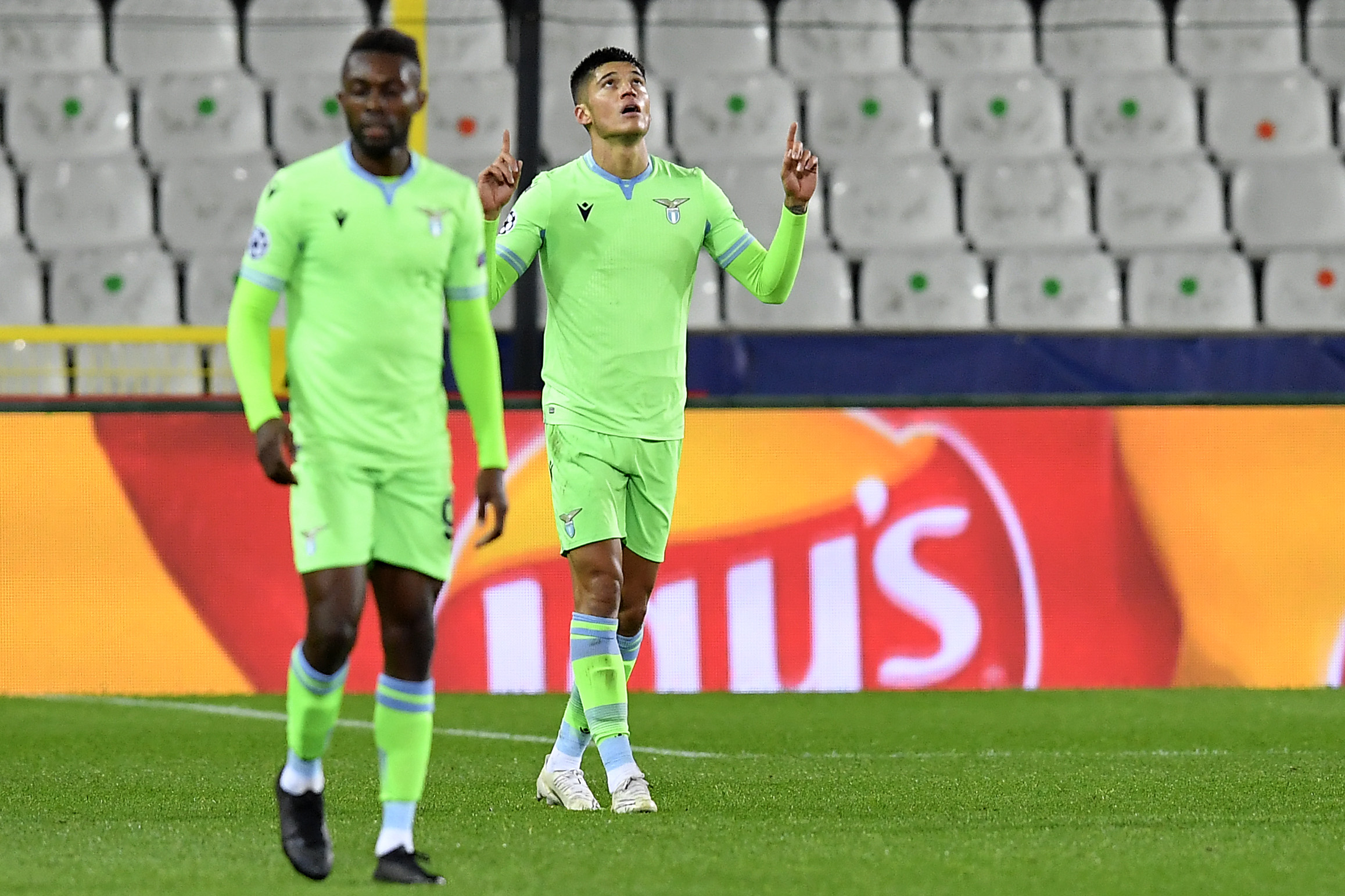 Pemain Lazio Joaquin Correa saat merayakan gol di laga UEFA.