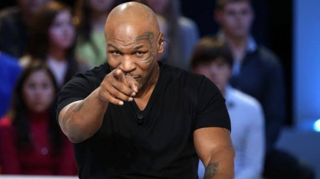 Holyfield Dukung Mike Tyson Kalahkan Roy Jones