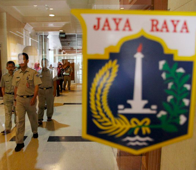 Tunjangan PNS DKI Jakarta dipotong 50% mulai Mei 2020 akibat PAD turun karena wabah korona. 