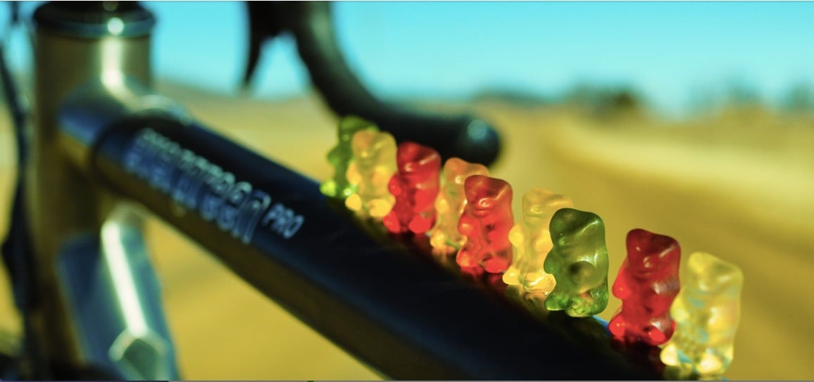 Permen Yupi diatas frame sepeda