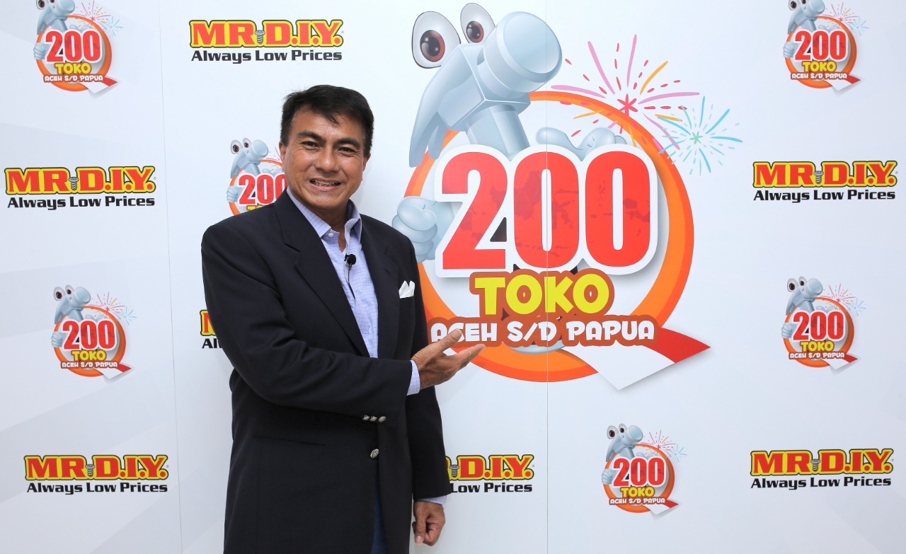 D Cyril Noerhadi, Presiden Direktur Mr.DIY Indonesia, saat pembukaan toko ke-200 di Jayapura, Kamis (26/11).