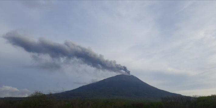 Gunung Ile Lewotolok kembali erupsi, Minggu (29/11/2020)