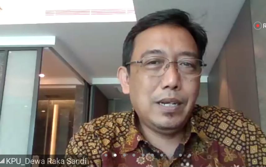 Komisioner KPU RI I Dewa Raka Sandi menanggapi Perludem dalam webinar, Kamis (5/11).