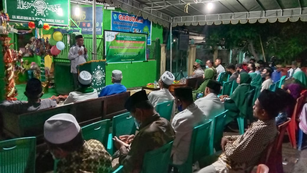 Kasubag Tata Usaha Kemenag Sikka, Awaluddin Husain sedang memberikan sambutan dalam acara peringati Maulid Nabi Muhammad SAW di Sikka.