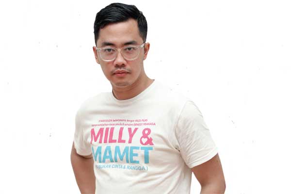 Aktor Dennis  Adhiswara