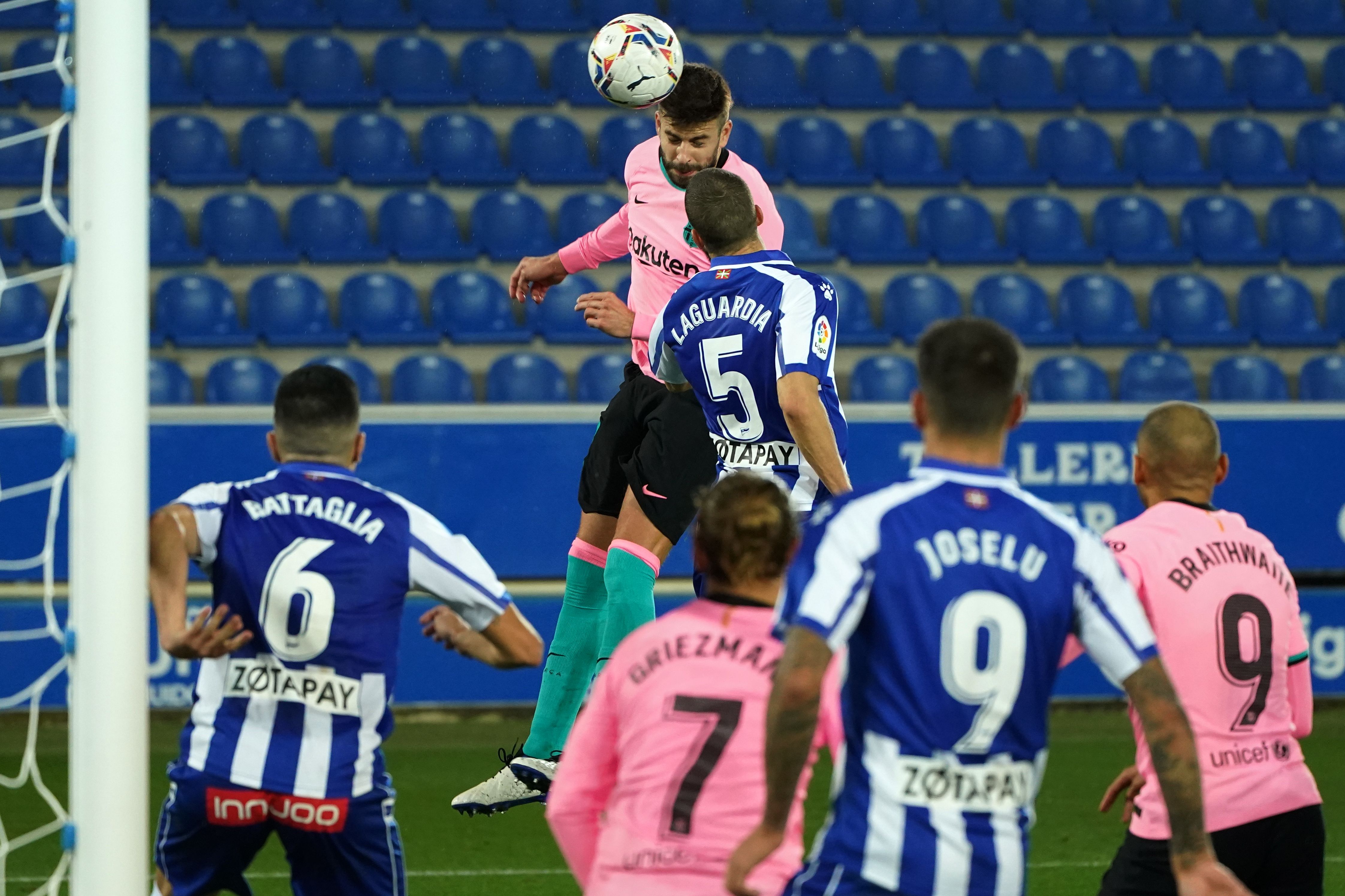 Laga La Liga antara Barcelona dan Alaves.