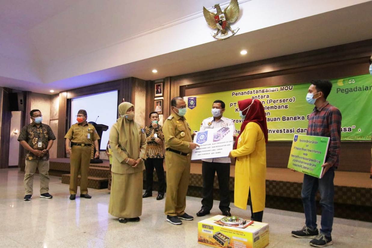 Gubernur Babel Erzaldi Rosman (keempat dari kanan).